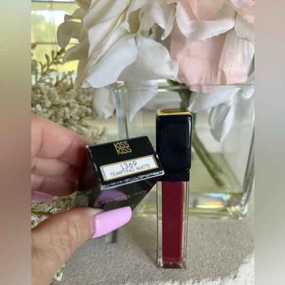 NIB - Guerlain Paris - Kiss Kiss Liquid Lipstick - Tempting Matte - Picture 2 of 2